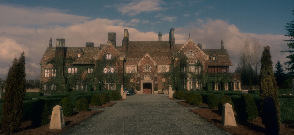 Tour the "Splendid 17th-Century Home" from THE HAUNTING OF BLY MANOR on